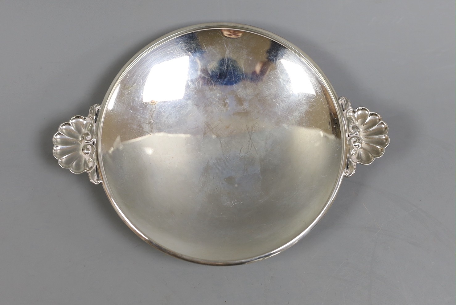 A Georg Jensen sterling two handled shallow dish, dessin no. 355H, 16cm, 4.5oz.